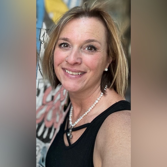 Meet your Posher, Chaiya - Picture 1 of 1